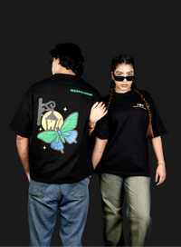 Blackout Midnight Flutter“ Black Oversized Tee