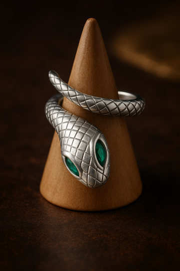 Venom Kiss — Snake Ring