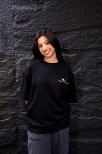 Blackout Midnight Flutter“ Black Oversized Tee