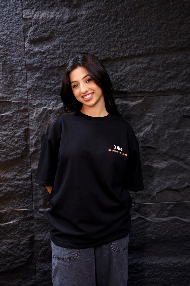 Blackout Midnight Flutter“ Black Oversized Tee