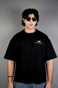 Blackout Midnight Flutter“ Black Oversized Tee