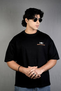 Blackout Midnight Flutter“ Black Oversized Tee