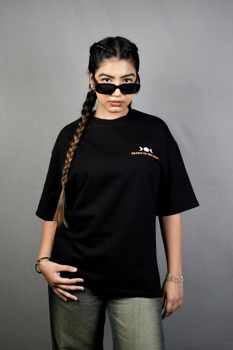 Blackout Midnight Flutter“ Black Oversized Tee